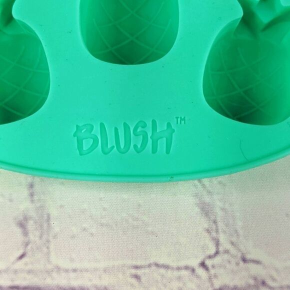 BLUSH Pineapple Ice Cube Tray Bar Tool - Picture 3 of 4